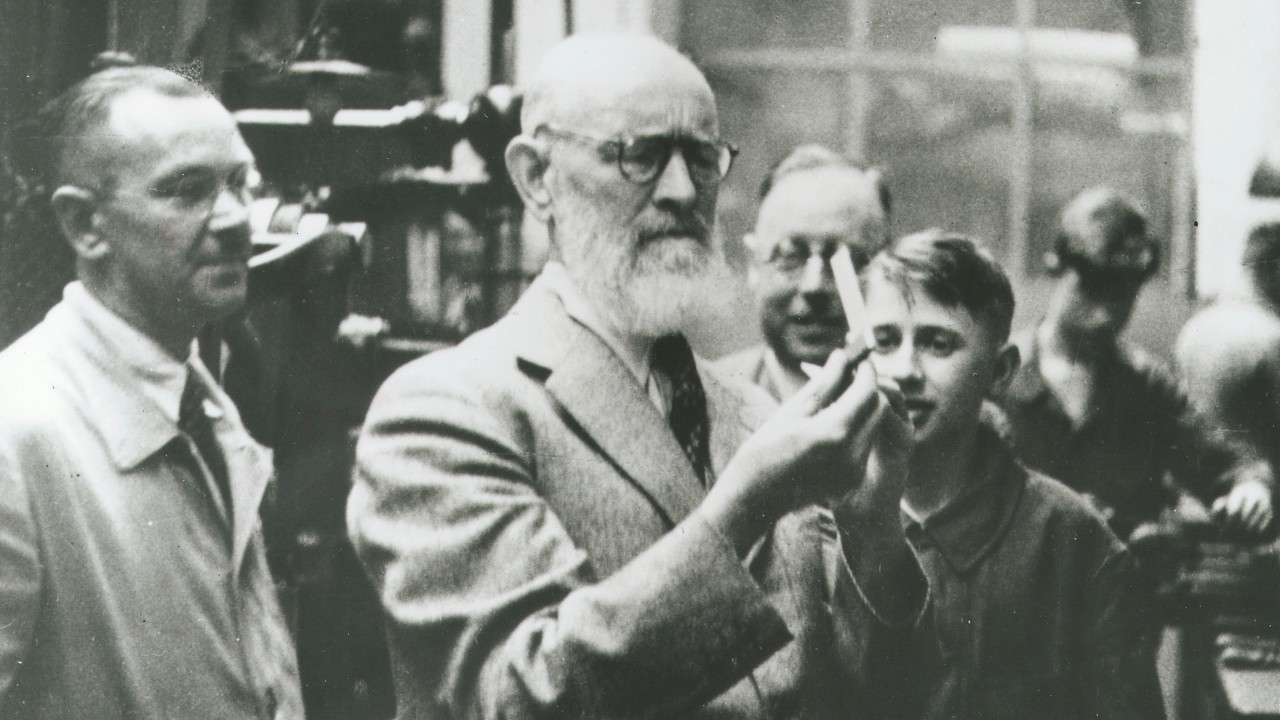 德国少年辍学建百亿跨国集团，花甲失子造就博