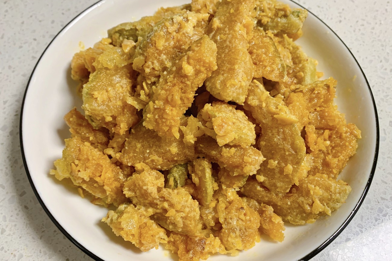 南瓜別只會煮粥喝，教你一個新吃法，軟糯鹹香，簡單營養又健康