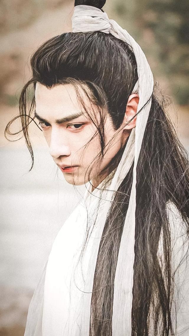 5位瘦成皮包骨的明星，不分男女的减肥，当真要钱不要命？