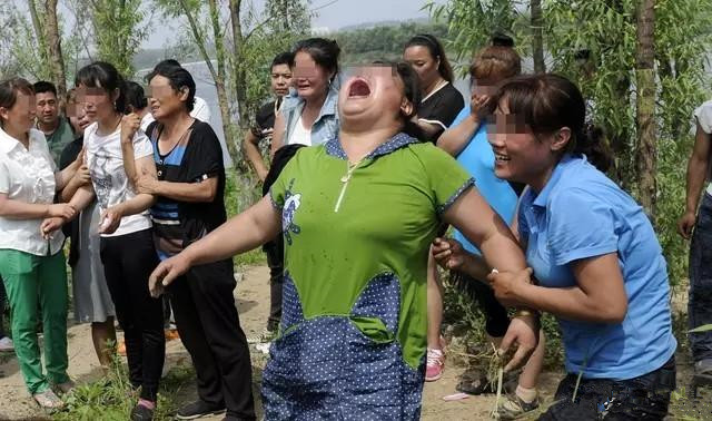 江西一废弃矿坑捞出三具童尸，均10岁左右，到底