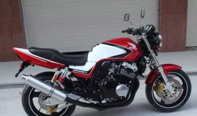 一代神车，本田CB400为何如此经典？除了车重，基