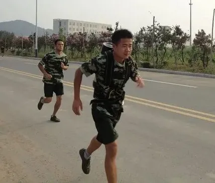 百战归来再读书，刻苦学习有佳绩——开封大学 李伟森