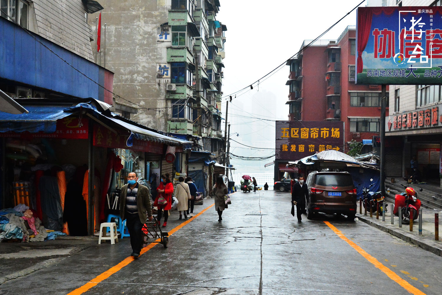在来福士的阴影下劳动，朝天门的棒棒们，贫穷与勤劳不是原罪