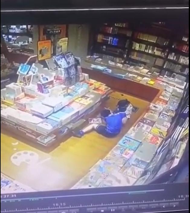 上海书店10岁男孩对5岁女孩侵害，强脱其内裤：