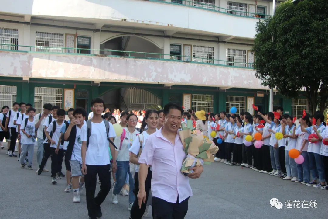 莲花县城厢中学举行九年级毕业生离校欢送仪式(图8)