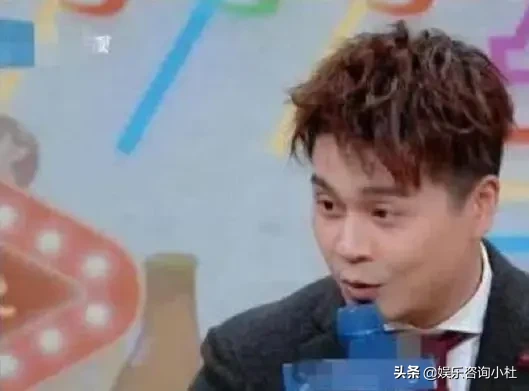 他最终还是娶了那个给他递话筒的女孩！主持人