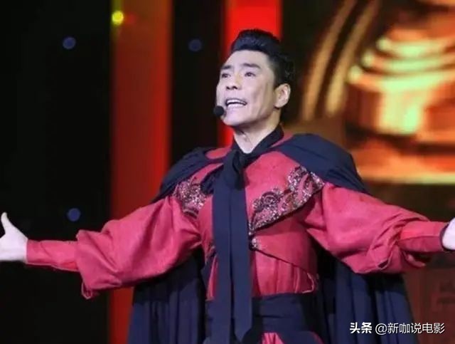 ​娶混血、姐弟恋、成继父！54岁屠洪刚近况，头发花白显老态