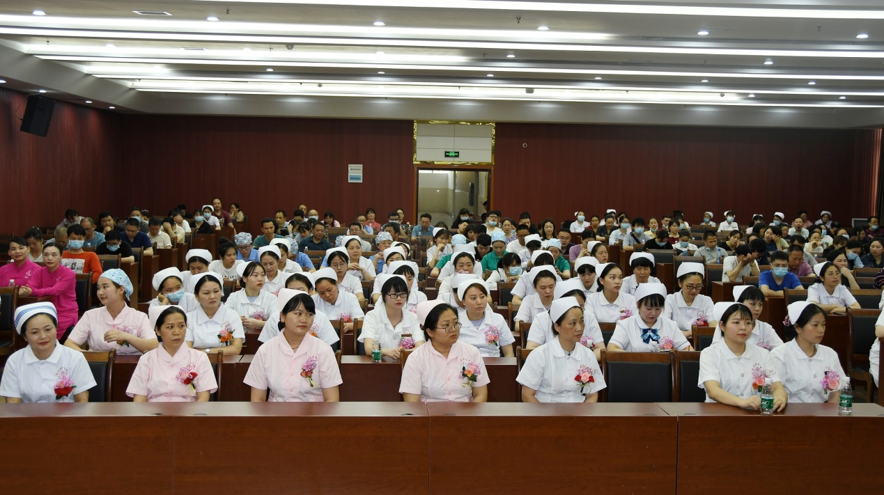 隆回县中医医院召开5.12国际护士节表彰大会