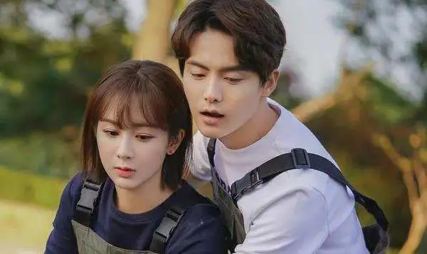 杨幂为马天宇庆生，都34岁了谁都带不红？娱乐圈