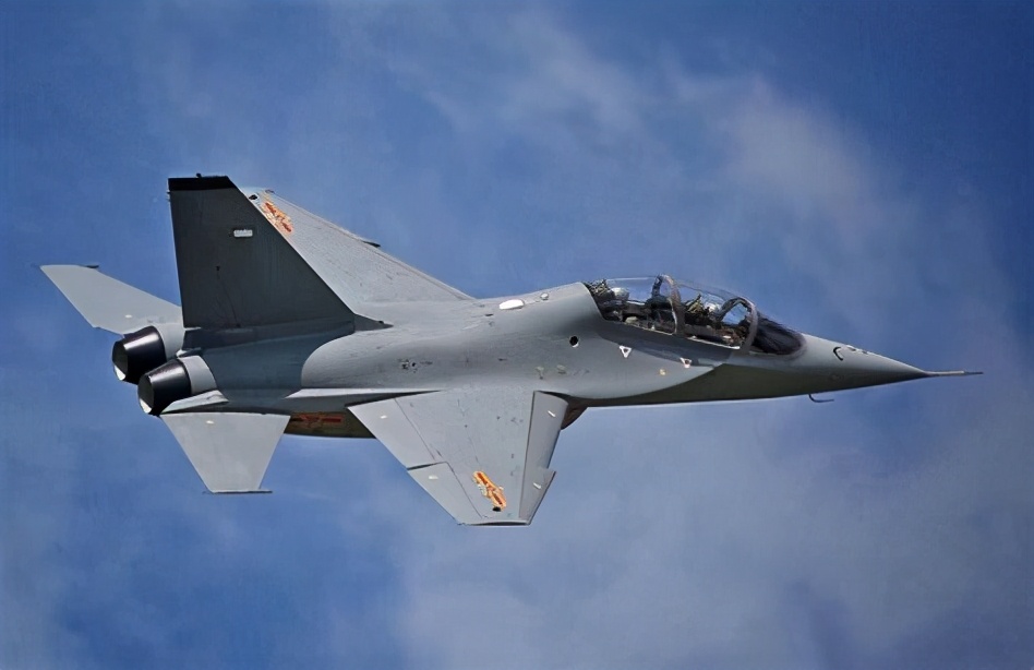 架空：悲痛欲绝的俄罗斯，独一无二的海上军校，成功号航母训练舰