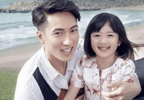 百亿家庭的豪华细节，吴尊为女儿做早餐，意外