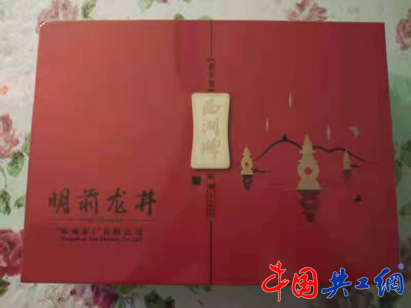 七律·谢海南姑娘