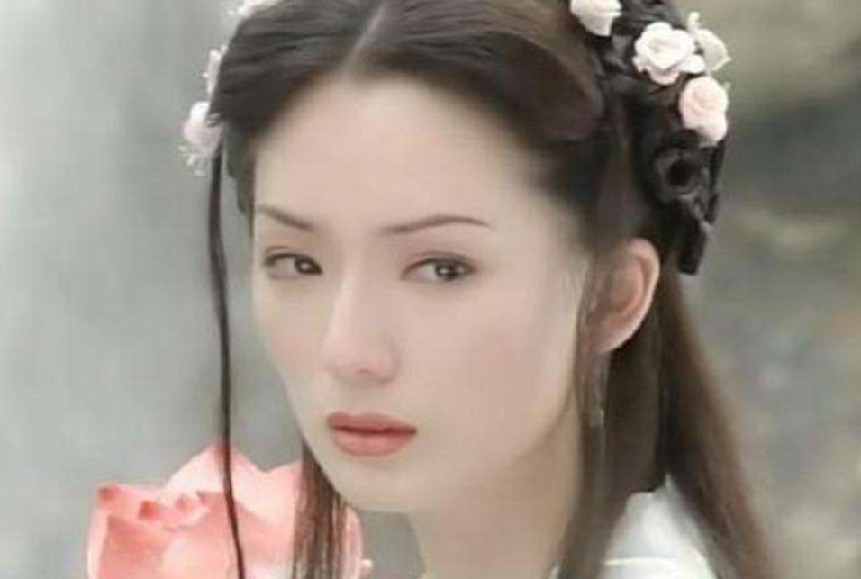 最美何仙姑郑秀珍：被骗光财产后开保健中心，