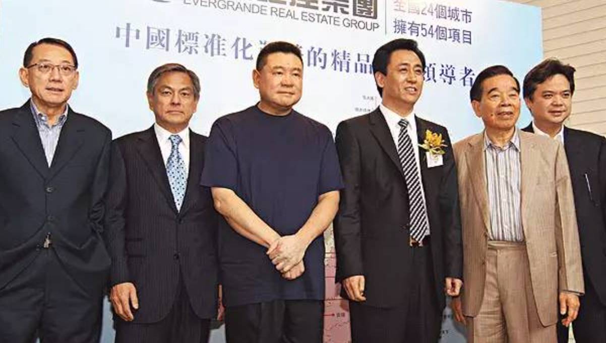 恒大市值蒸发3000亿，郑裕彤早已套现离场，第二股东却亏损上百亿