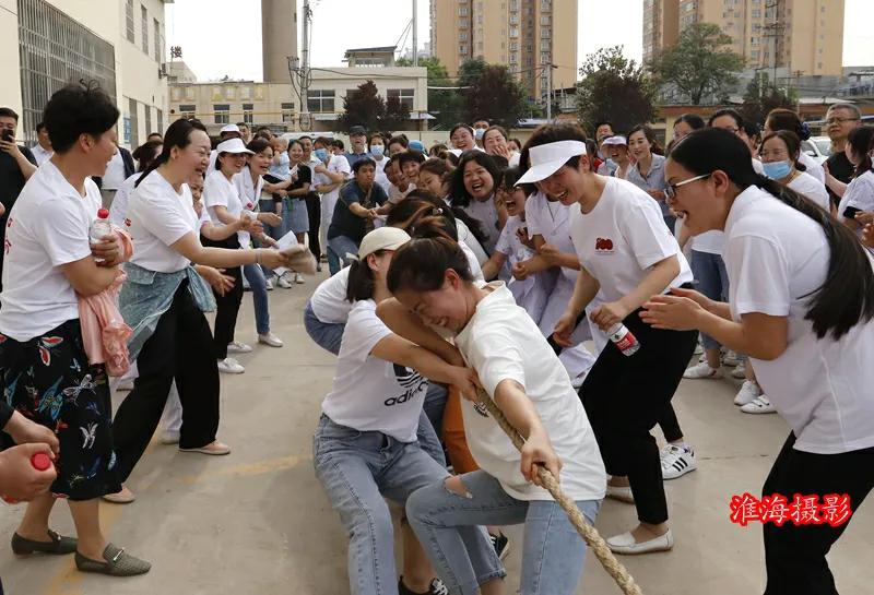 三原县医院庆祝“5.12”国际护士节拔河比赛