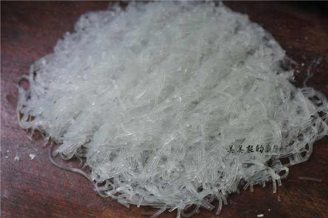 兒子最愛的早餐，比餃子簡單比包子好吃，鍋裡一煎，清爽有滋味