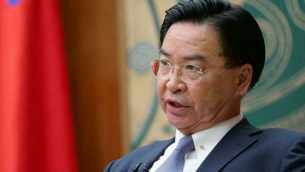 末日疯狂！台独大佬吴钊燮撰文求“入联”，裹挟民进党直奔死路