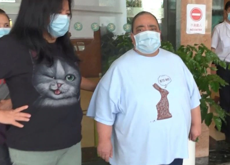 98岁赌王被曝病危！何超莲等人齐聚医院探视后，