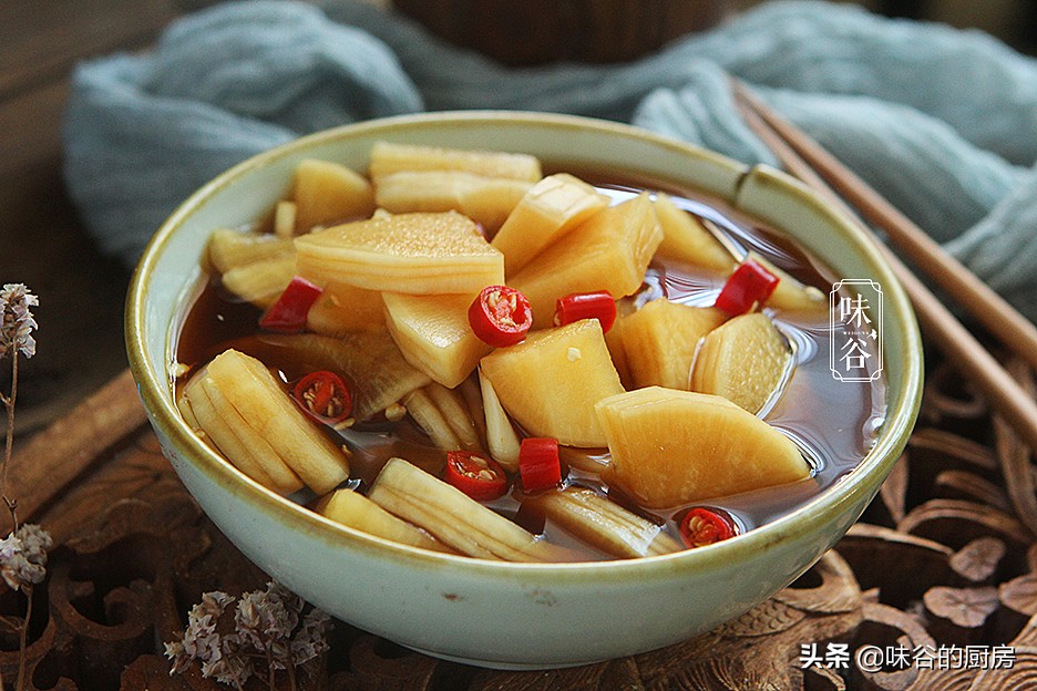 Mom has used the recipe of pickled radish for 20 years. It can be eaten on the same day. It is hot and sour and crispy.