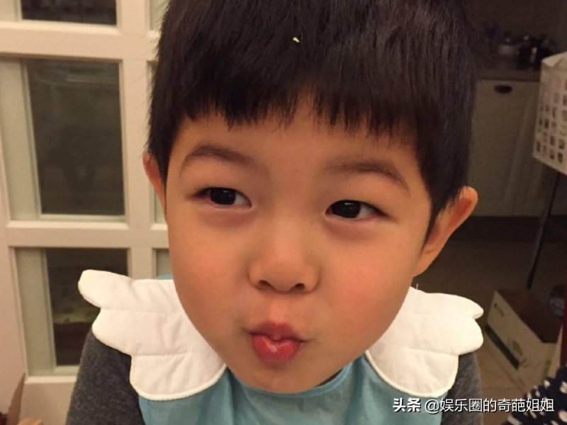 沙溢兒子才是“整容式”長大，大兒子五官精緻立體小兒子憨厚可愛