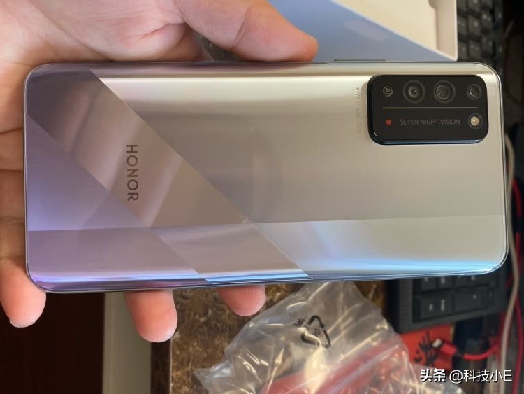 真全面屏+麒麟820不足两千元，这才是真香荣耀手机