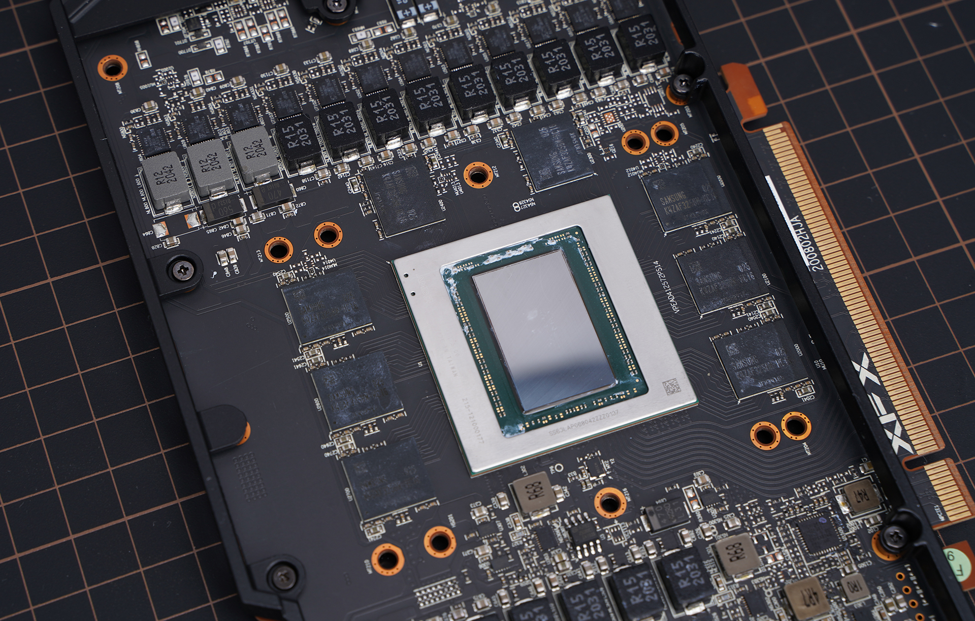 非公版更强 讯景XFX RX6800 XT海外版显卡评测