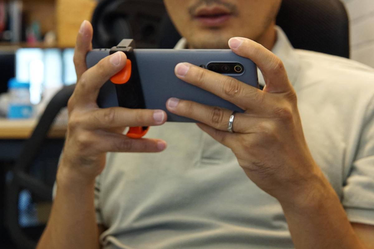 选对外设吃鸡有如神助，简评莱仕达P1手游连点器