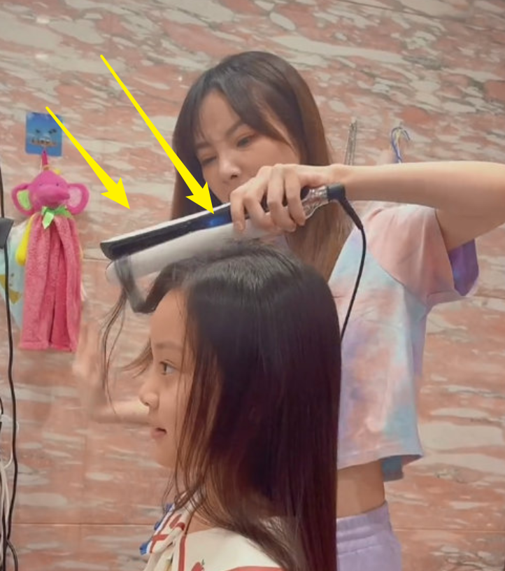 贾乃亮在盛典出尽风头后，李小璐在家给娃理发