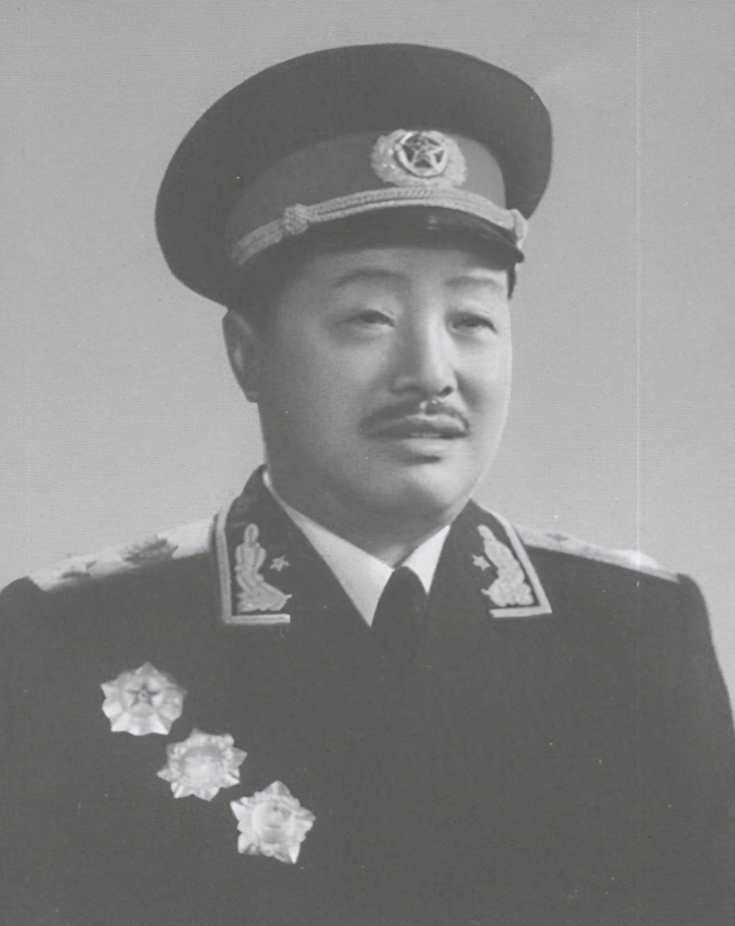 贺龙夫人薛明：26岁嫁46岁贺龙，53岁痛失所爱，