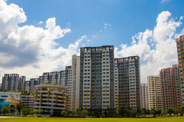 现在急卖房的真的很多，要求全款，八折很正常