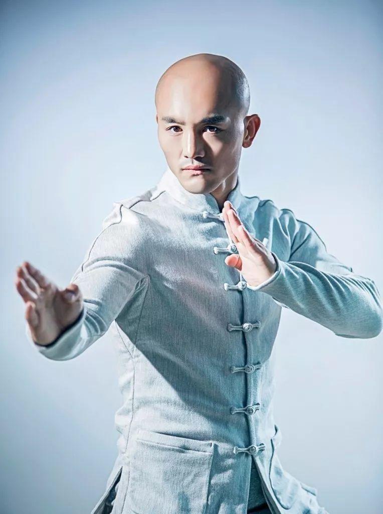 业内人士给一龙支招应该去打美国网红就是和梅威瑟比赛的那个