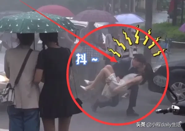 邢昭林梁洁拍公主抱戏时差点栽倒，谁注意他腿