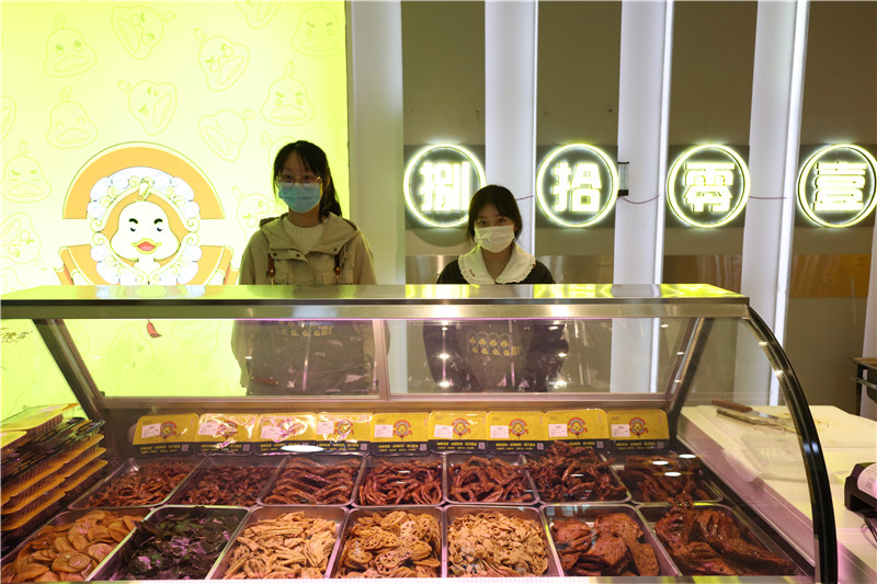 阜阳90后小伙创立卤味小吃品牌“哈哈暴富鸭”独特美味惊艳市民