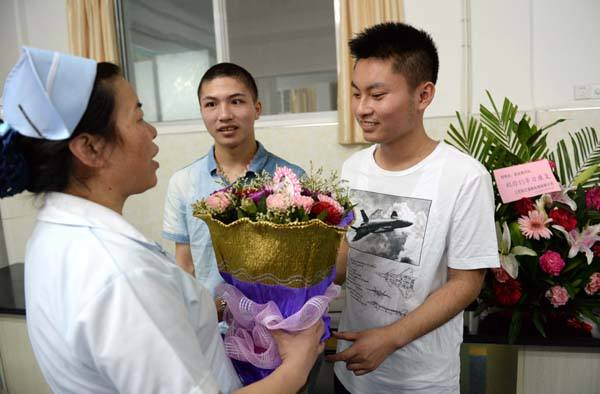 当年两位“夺刀少年”，错过高考后拒绝清华保