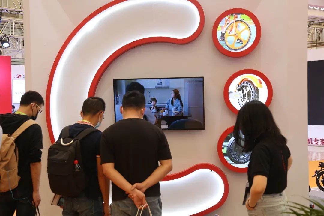 满足舒适需求，保障安全稳定！耐动轻弹，时代之选的免充气轮胎