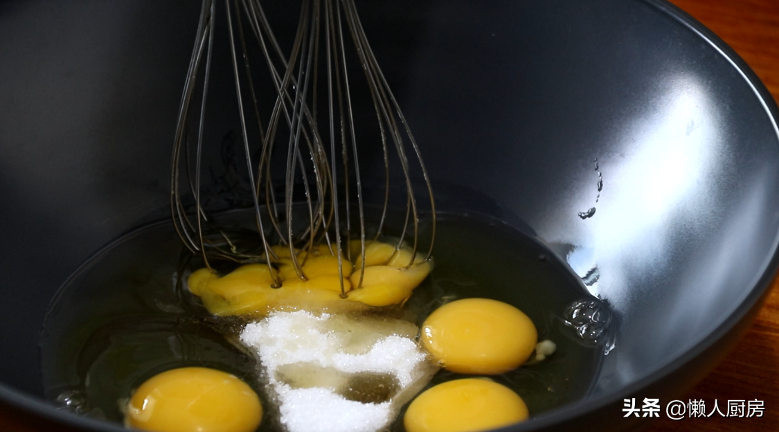 不用加水，不要分离蛋白蛋黄，教你蜂蜜脆皮蛋糕的做法，皮脆里软