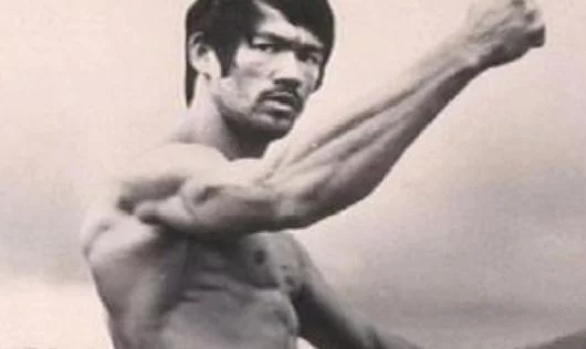 李小龙的恐怖，看了这些数据和评价，就明白泰