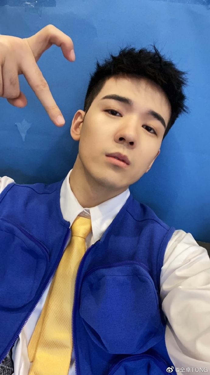 仝卓直播翻车，自曝篡改身份获取高考资格 网友