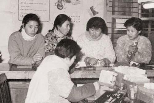 1957年买信用社6元股金，62年后去银行兑换，得多