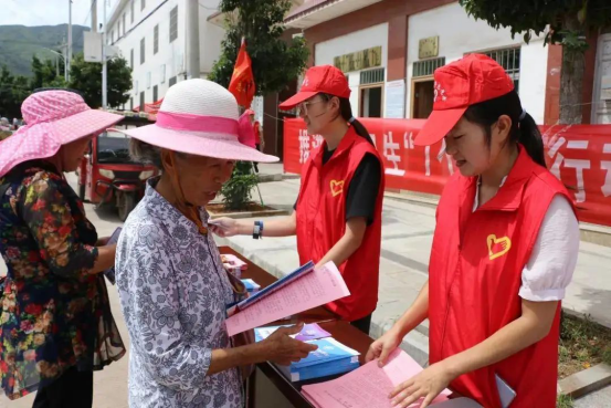 宾川县爱国卫生在行动“志愿红”带动“众参与”