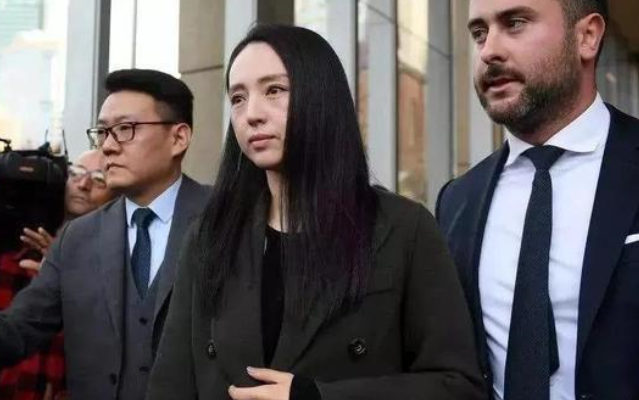 Dong Xuan tomb-sweeping day takes a daughter to plant tree, small dimple of 5 years old grows more beautiful more, work to be like young adult