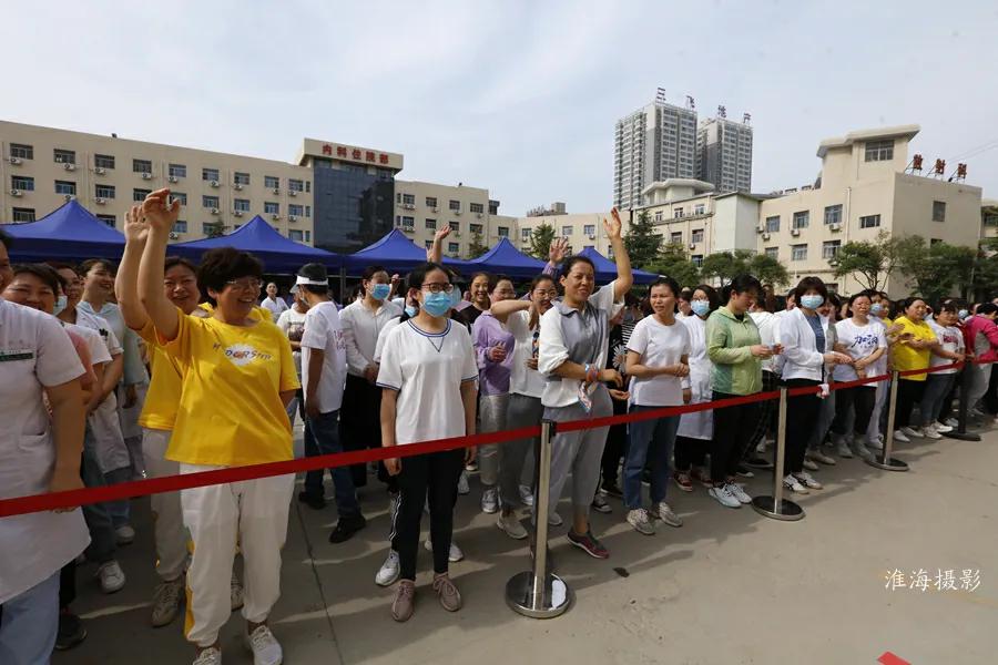 三原县医院庆祝“5.12”国际护士节拔河比赛