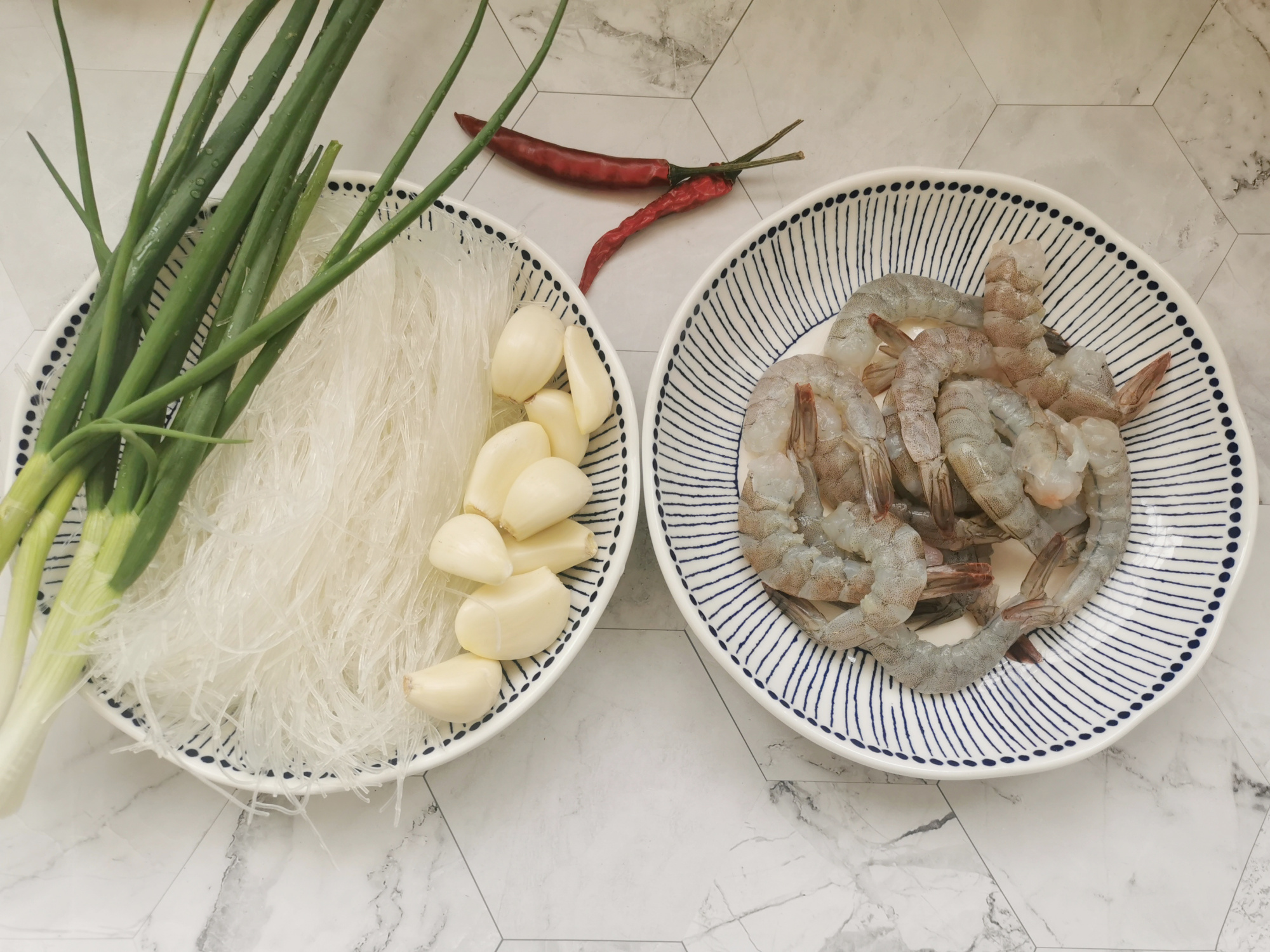 蒜蓉粉絲蝦這樣做，粉絲比蝦好吃，蒜香撲鼻，零廚藝也能學會