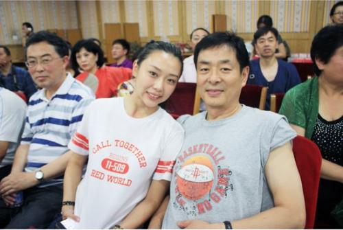 濮存昕嫁女儿，不收彩礼还倒贴50万，现实版凤凰