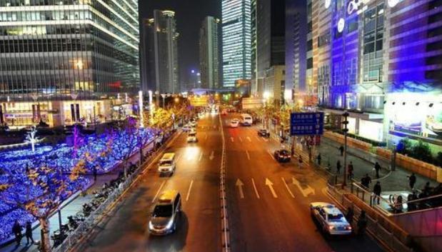 印度女孩来中国，刚下飞机就惊呼：这样的中国