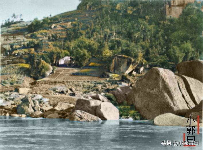 1926年镜头下的山城重庆：并流的江水与古老的城墙绘成山水图