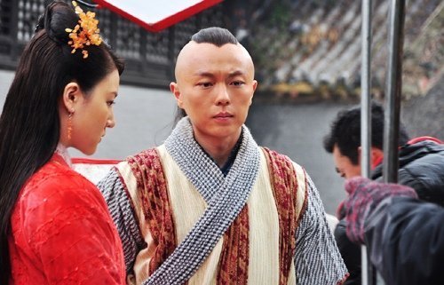 “李連杰接班人”謝苗：37歲糊成這樣子，真不能全怪周潤發(fā)