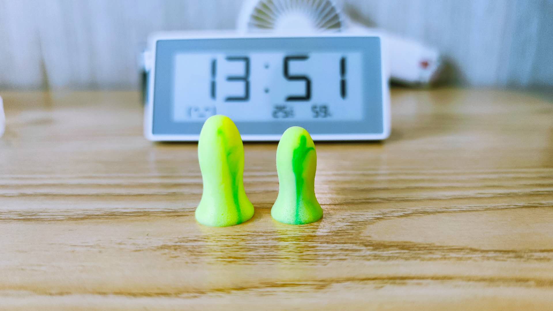 噪音太大休息不好？秒秒测抗噪睡眠耳塞来帮你
