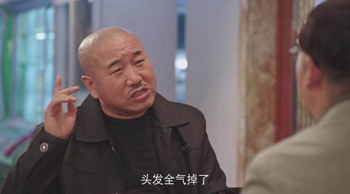 捐670亿给祖国，却遭李嘉诚“威胁”，他捅了什