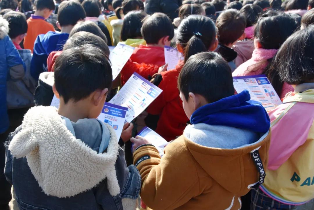 宣威检察官寒假前的叮嘱：一起学习法律吧！